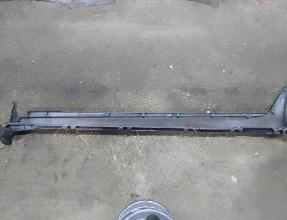 MITSUBISHI Grandis 1 generation (2003-2011) Right Side Plastic Sideskirt Cover 35079884