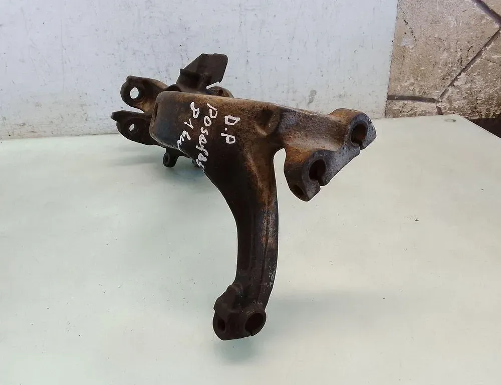 VOLKSWAGEN Passat B5 (1996-2005) Piasta przedniego prawego koła 35085056