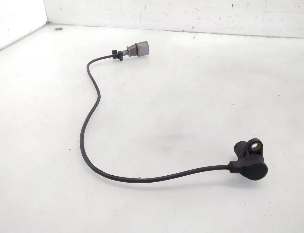 AUDI A3 8L (1996-2003) Crankshaft Position Sensor 0251210 35099832
