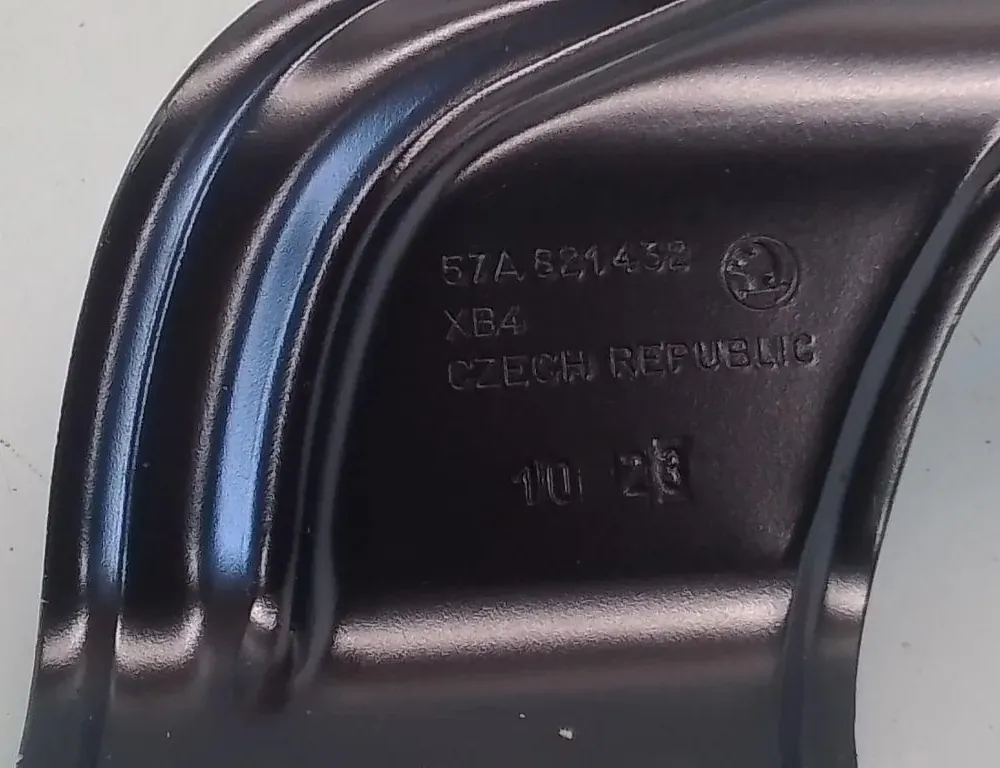 SKODA Karoq 1 generation (2017-2024) Front Left Fender Holder 57A821432 35062464