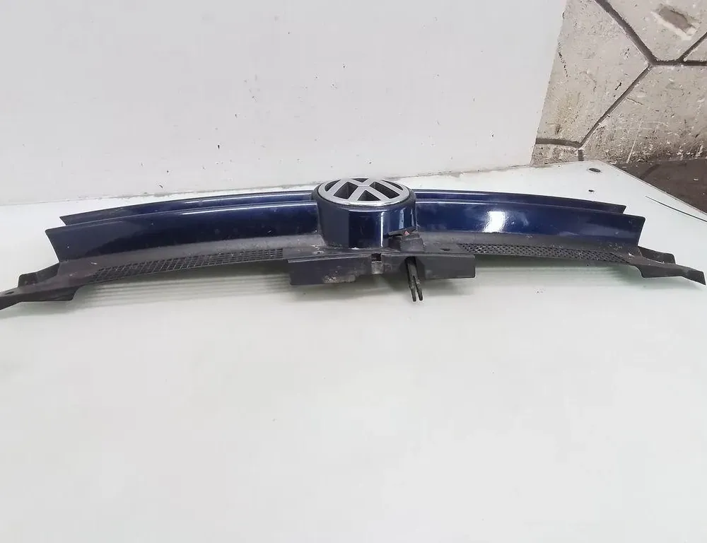 VOLKSWAGEN Golf 4 generation (1997-2006) Przedni górny grill 35100741