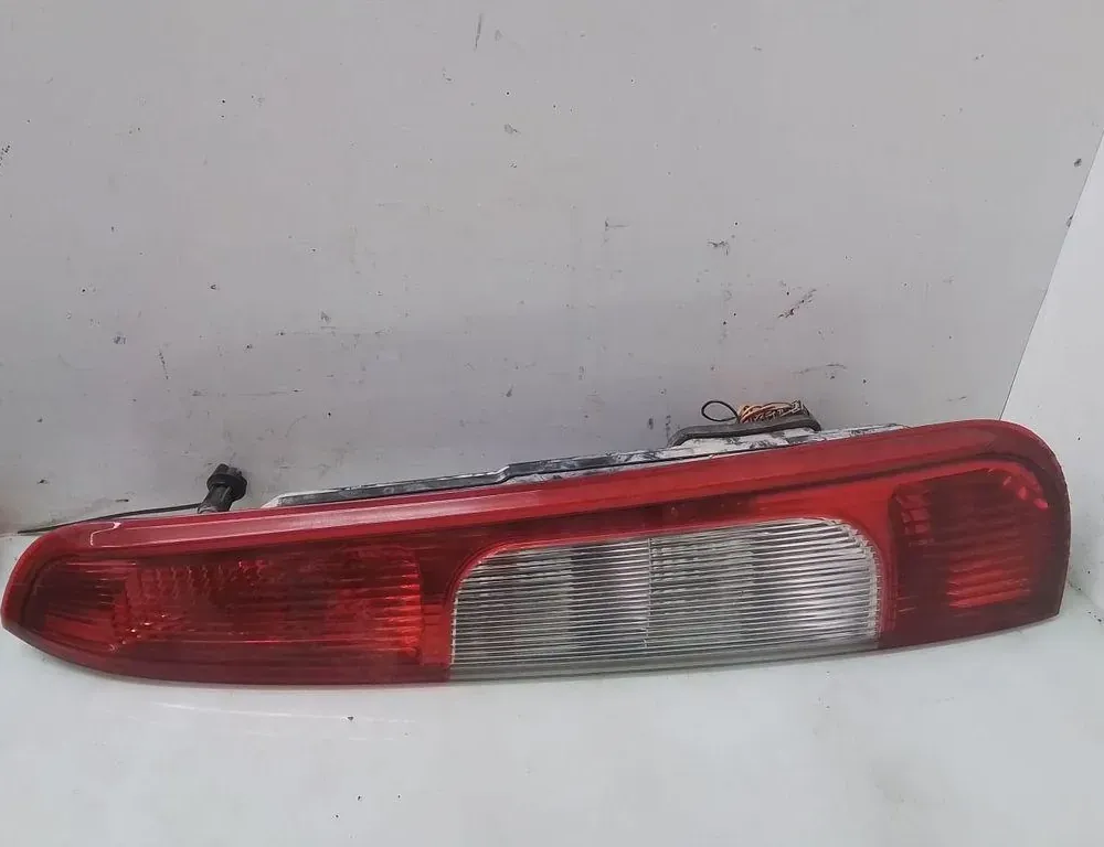 FORD C-Max 1 generation (2003-2010) Tylna prawa lampa tylna 35095061