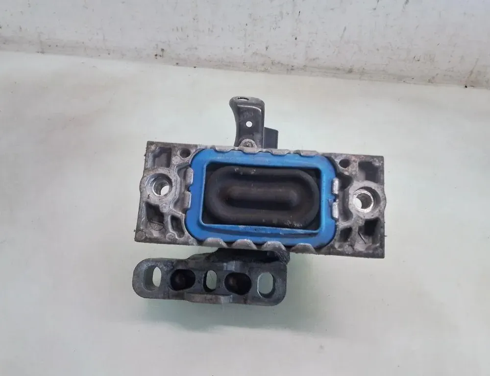 VOLKSWAGEN Passat B6 (2005-2010) Front engine mount 35064499