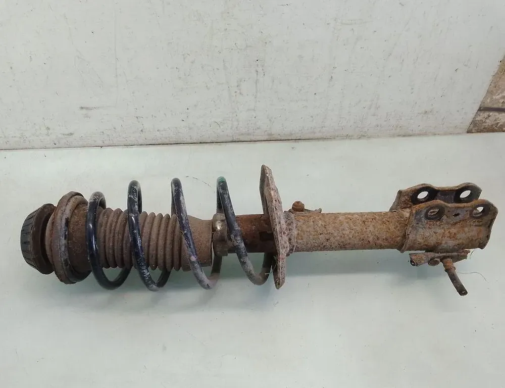 TOYOTA Yaris 2 generation (2005-2012) Amortyzator przedni prawy 35099197