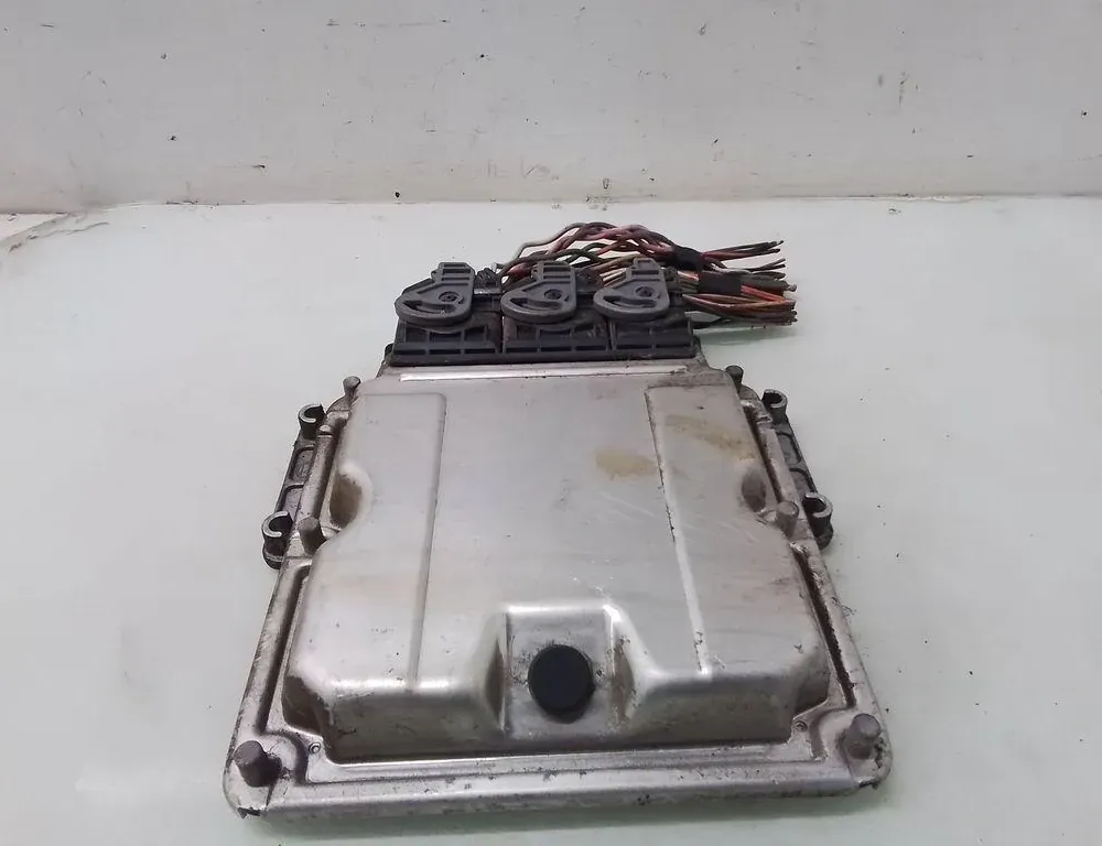 RENAULT Trafic 2 generation (2001-2015) Engine Control Unit ECU 0281010632 35100727