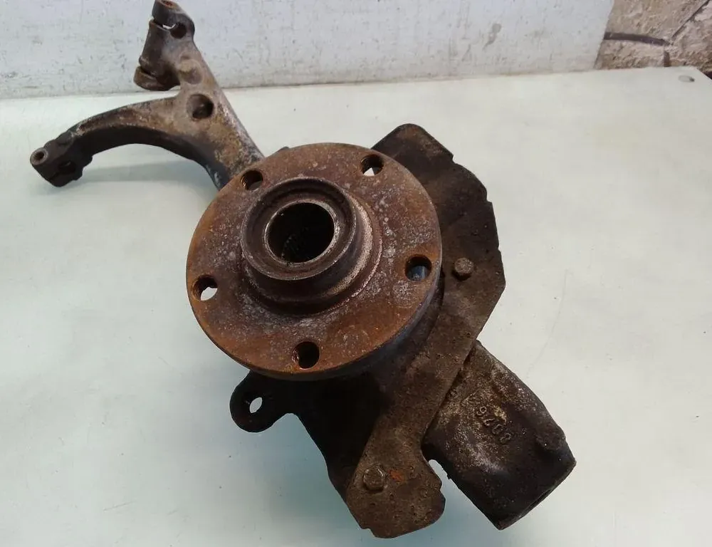 VOLKSWAGEN Passat B5 (1996-2005) Piasta przedniego prawego koła 35085056