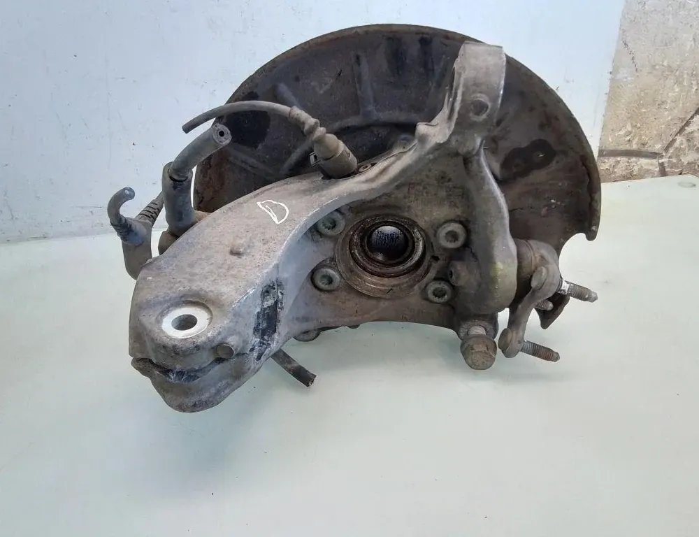 VOLKSWAGEN Passat B6 (2005-2010) Piasta przedniego prawego koła 35071646