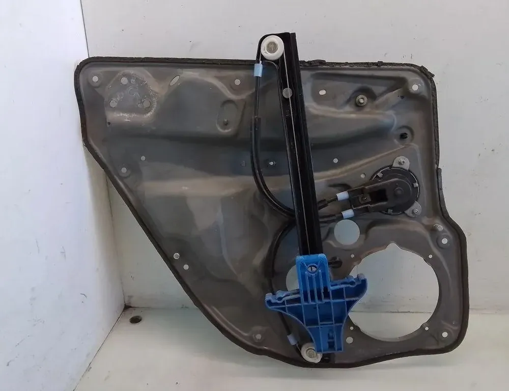 VOLKSWAGEN Golf 4 generation (1997-2006) Podnośnik szyby tylnych prawych drzwi 1J4839756D 35100459