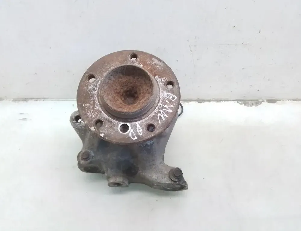 BMW 1 Series E81/E82/E87/E88 (2004-2013) Piasta przedniego prawego koła 35078056