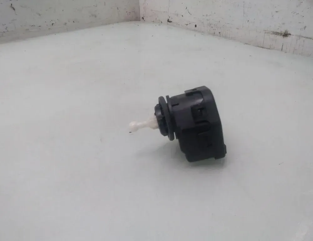 VOLKSWAGEN Bora 1 generation (1998-2005) Headlamp leveling motor 1J0941295C 35093627