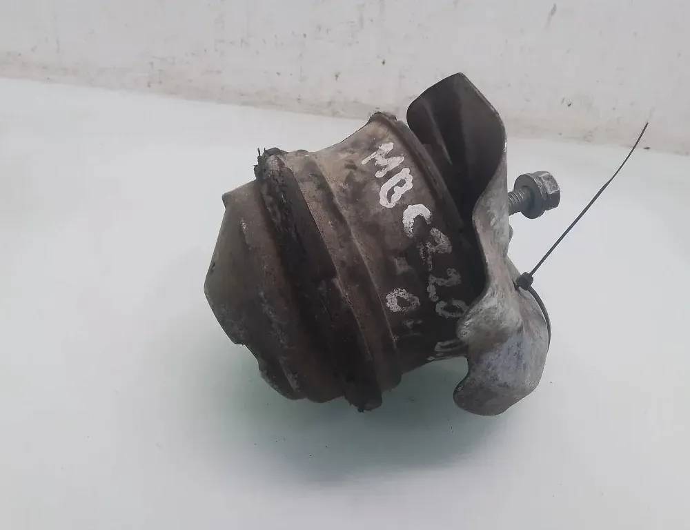 MERCEDES-BENZ C-Class W203/S203/CL203 (2000-2008) Front engine mount 35068147