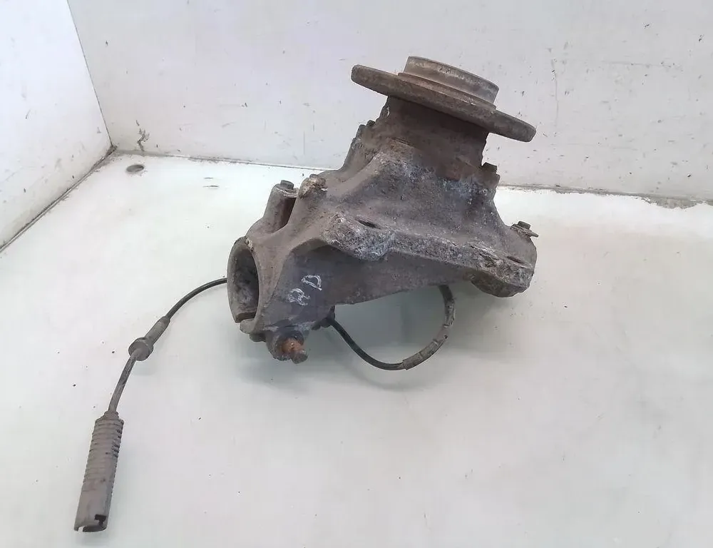 BMW 1 Series E81/E82/E87/E88 (2004-2013) Piasta przedniego prawego koła 35078056