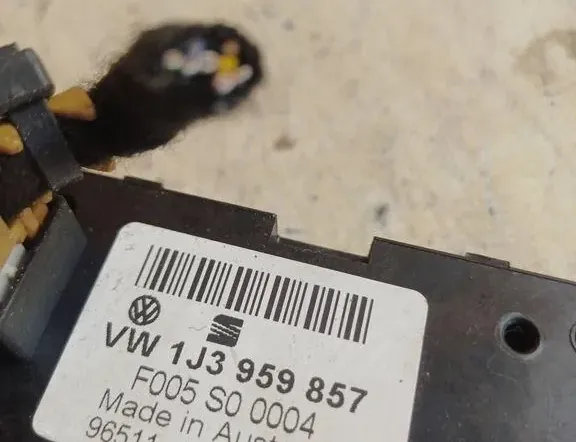 SEAT Leon 1 generation (1999-2005) Front Left Door Window Switch 965110620,1J3959857,F005S00004 34897074
