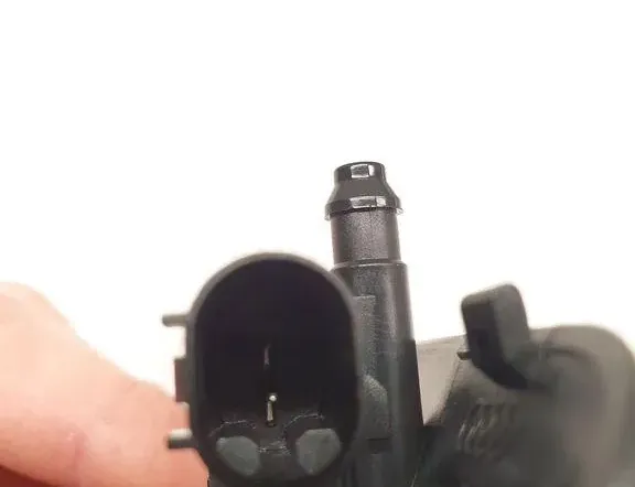 AUDI A6 C6/4F (2004-2011) Dysza do szyby przedniej 8J0955987G 34620336