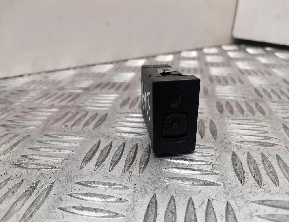 VOLKSWAGEN Passat B7 (2010-2015) Przełącznik ogrzewania siedzenia 3B0963563D 30541084