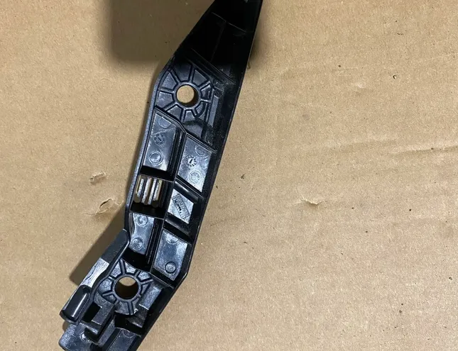 SKODA Kamiq 1 generation (2019-2023) Front Left Bumper Bracket 658807183 34830582