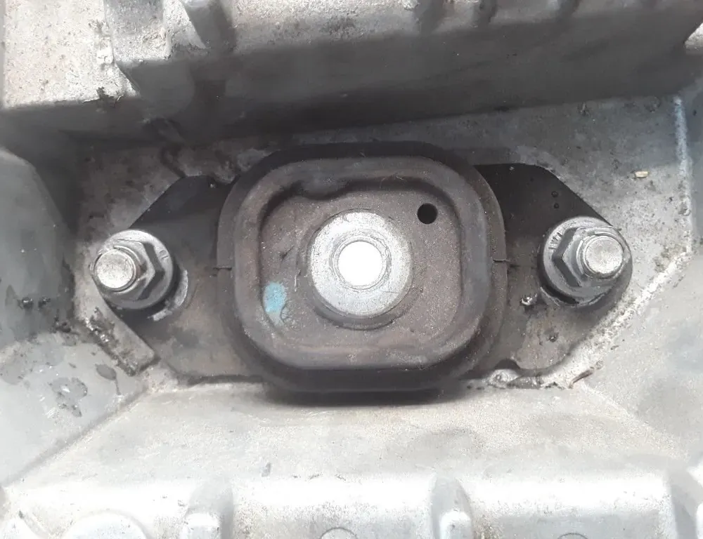 RENAULT Clio 3 generation (2005-2012) Engine Bracket Right Side 11254AX600 12081394