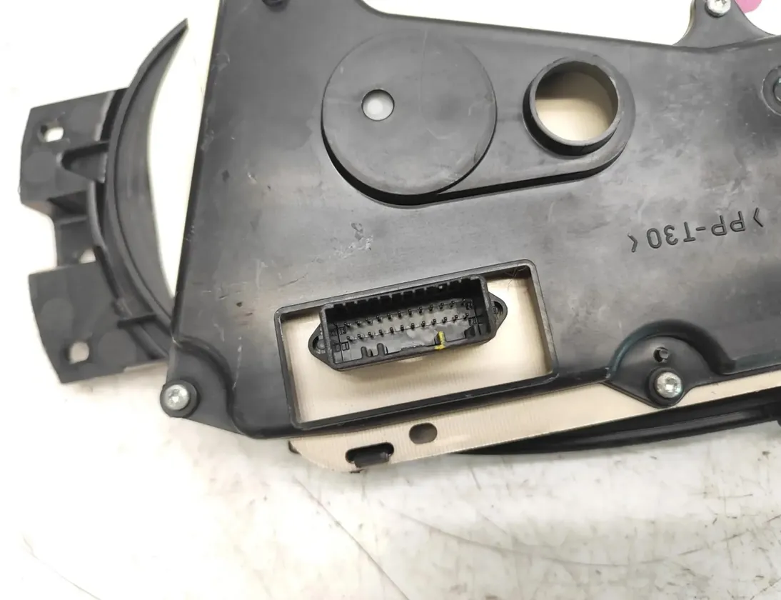 DACIA Logan 1 generation (2004-2012) Prędkościomierz P8200377202 30182189