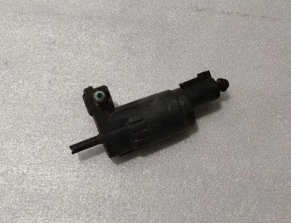 AUDI A1 8X (2010-2020) Dysza do szyby przedniej 8P0973722 30648712