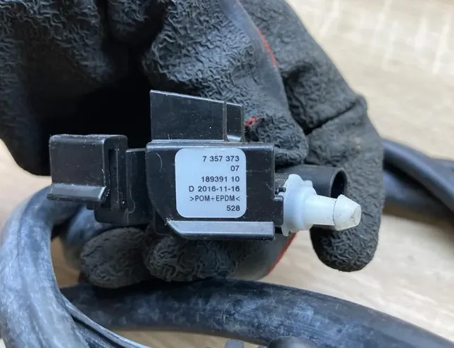 BMW 7 Series E23 (1977-1987) Dysza do szyby przedniej 7357373,189391 34424292