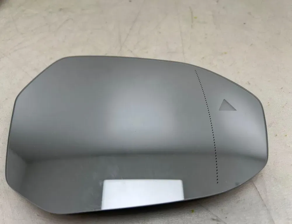 BMW 7 Series G70 (2022-2024) Szkło lusterka przedniego prawego drzwi 1080730001 35051156