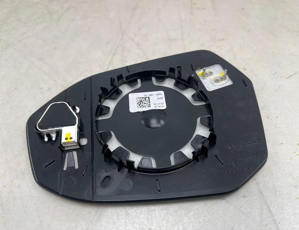 BMW 7 Series G70 (2022-2024) Szkło lusterka przedniego prawego drzwi 1080730001 35051156