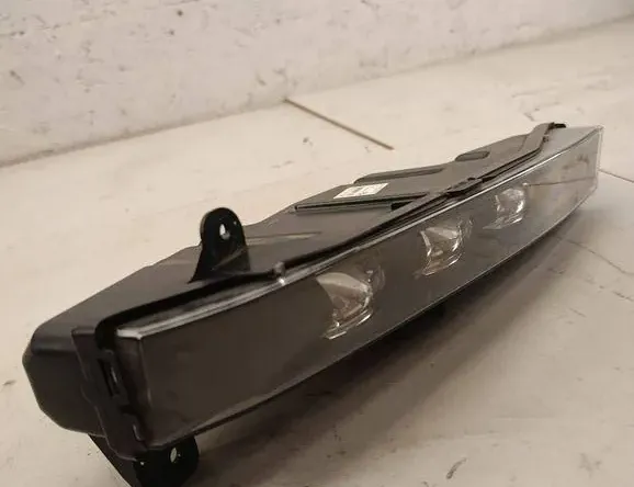 BMW 7 Series G11/G12 (2015-2023) Dodatkowe światło przednie, prawe 89207163 35049630