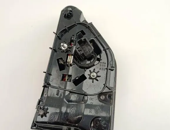 VOLKSWAGEN Tiguan 2 generation (2016-2024) Right Side Tailgate Taillight 5NA945094F 35048648