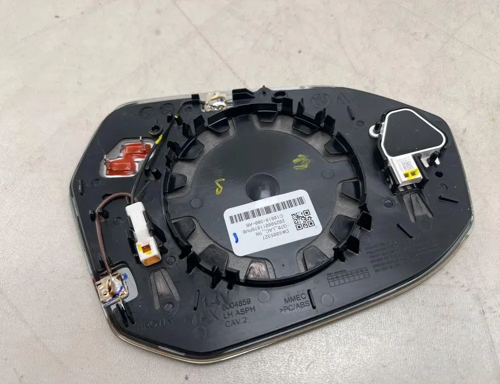 BMW 7 Series G70 (2022-2024) Szkło lusterka przednich lewych drzwi 6005327 35051364