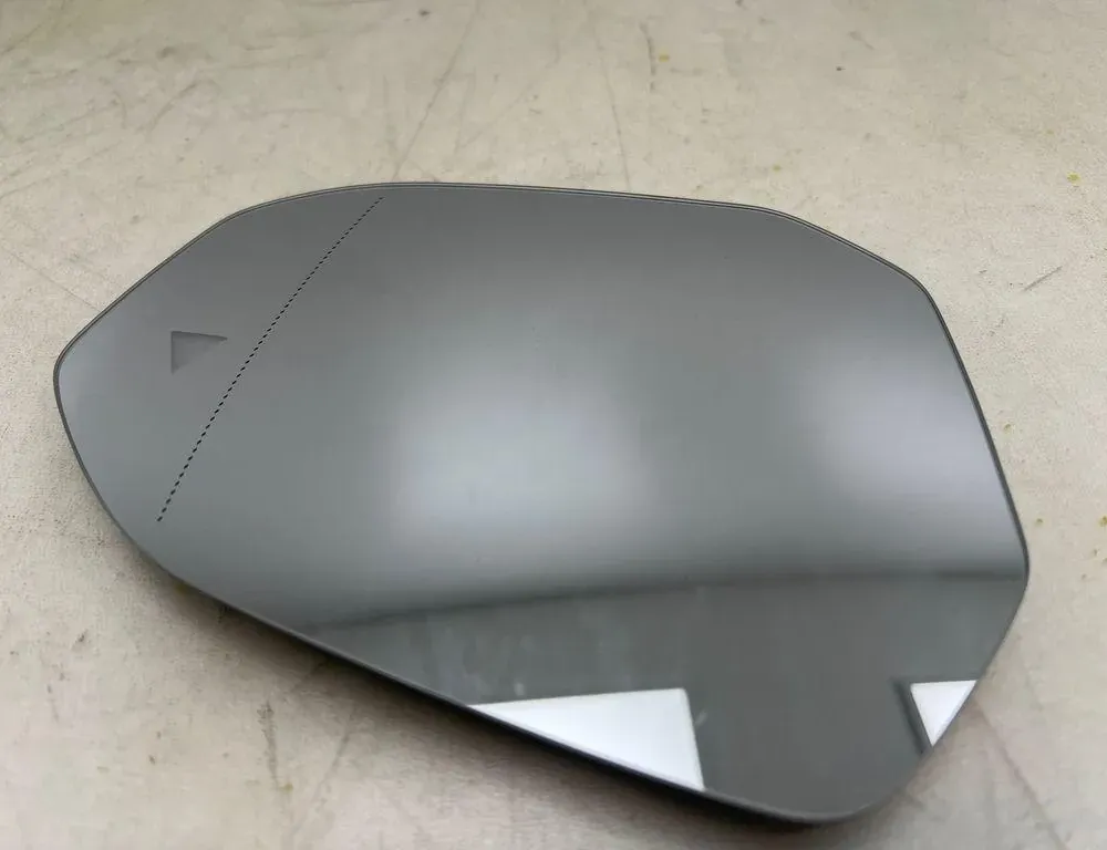 BMW 7 Series G70 (2022-2024) Szkło lusterka przedniego prawego drzwi 1080730001 35051156