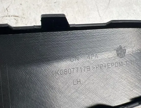 VOLKSWAGEN Golf 5 generation (2003-2009) Listwa przedniego lewego zderzaka 1K0807717B 35052274