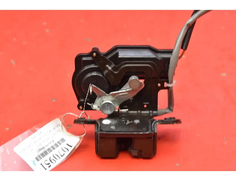TOYOTA Corolla Verso 1 generation (2001-2009) Tailgate Boot Lock 35108524