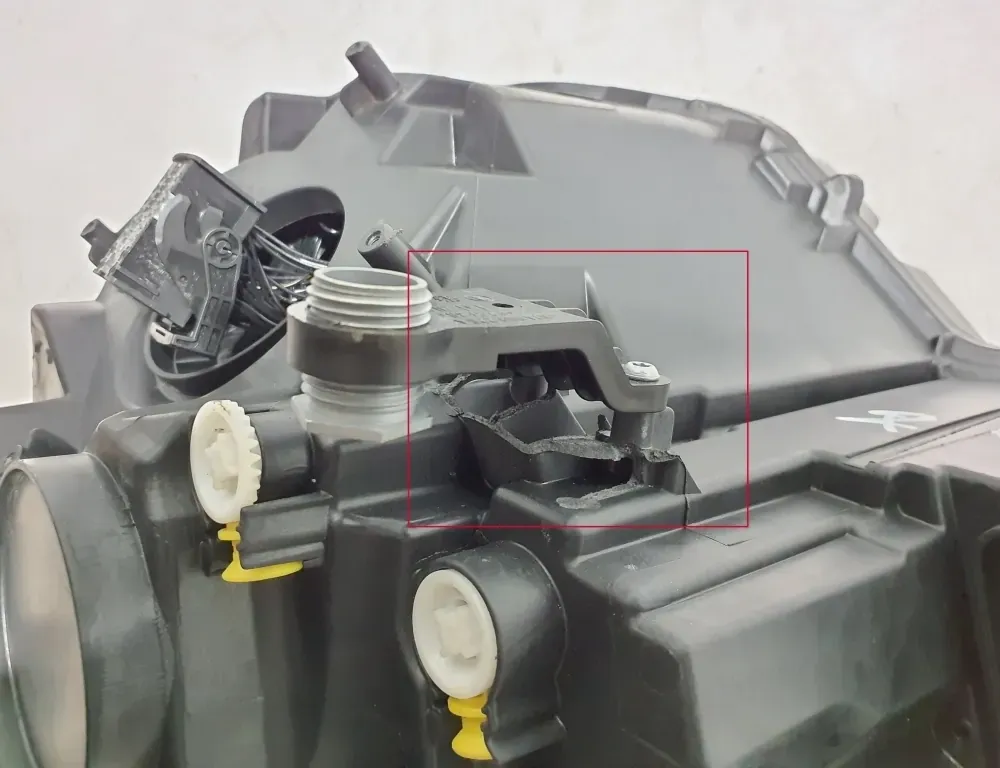 SKODA Karoq 1 generation (2017-2024) Front Right Headlight 57B941016D 34840264