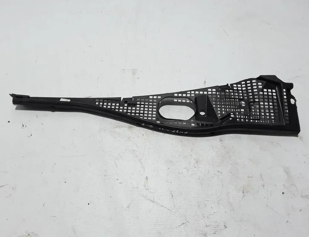 DACIA Duster 1 generation (2010-2017) Front Wiper Cowl Trim 8200294316 22384281