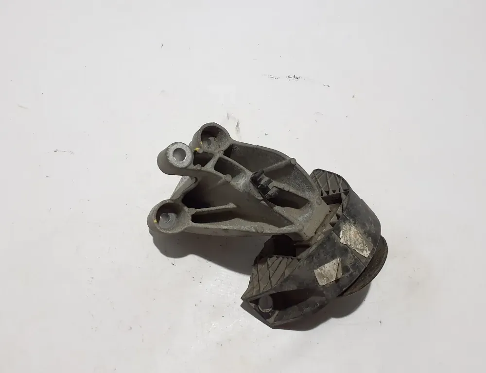 DACIA Logan 2 generation (2013-2020) Front engine mount 112328191R 33697867