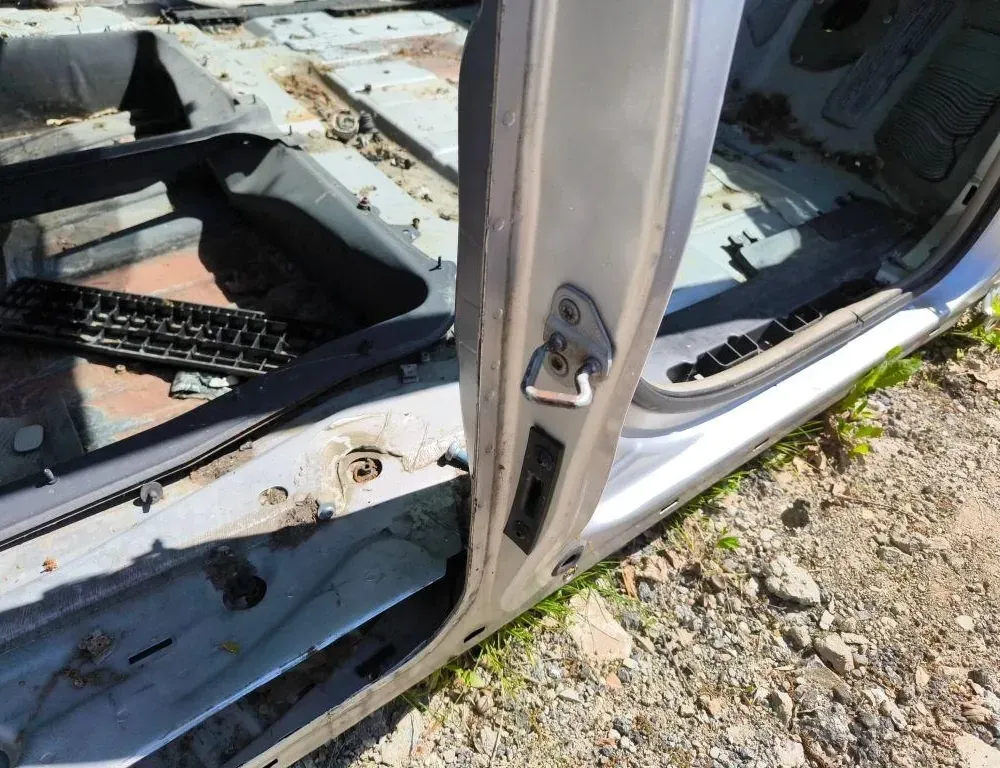 CHRYSLER Voyager 4 generation (2001-2007) Middle pillar 35110804