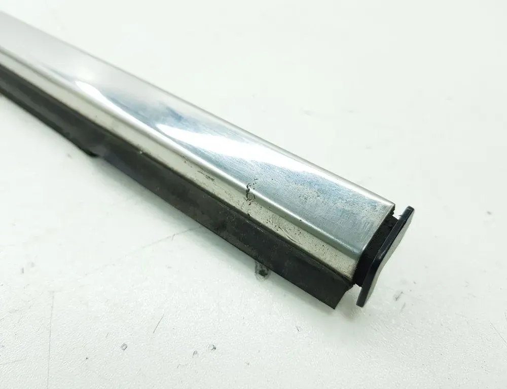 CHRYSLER Voyager 4 generation (2001-2007) Front Right Door Window Molding 35110125