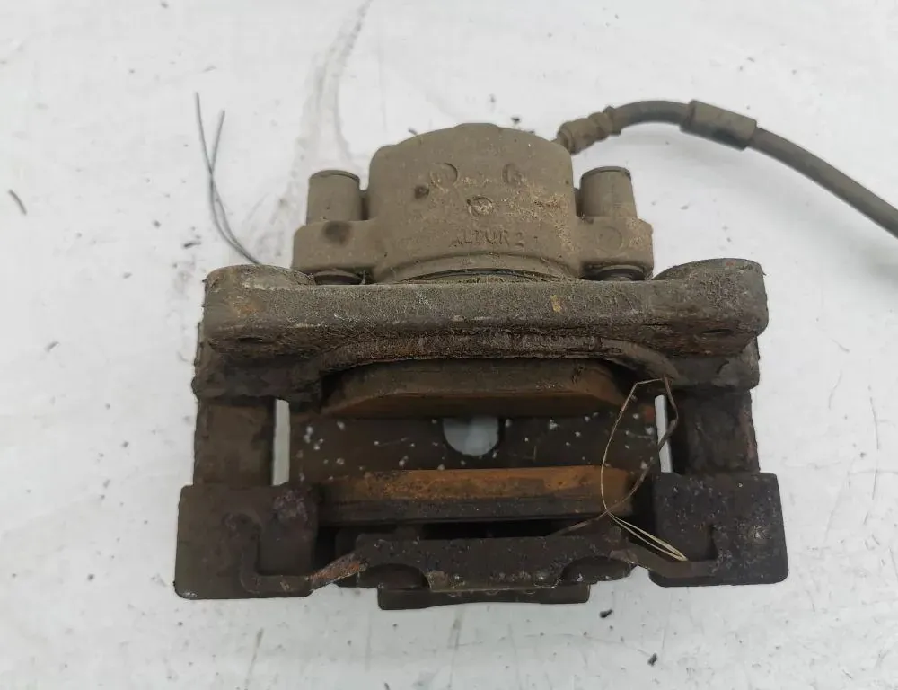 BMW 5 Series F10/F11 (2009-2017) Zacisk hamulca przedniego lewego 34944467