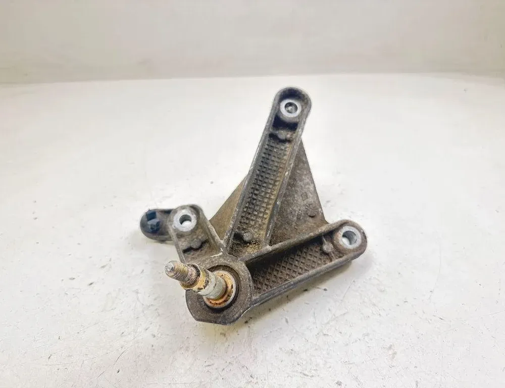 NISSAN Note 1 generation (2005-2014) Wspornik mocowania skrzyni biegów 8200457080 31355532