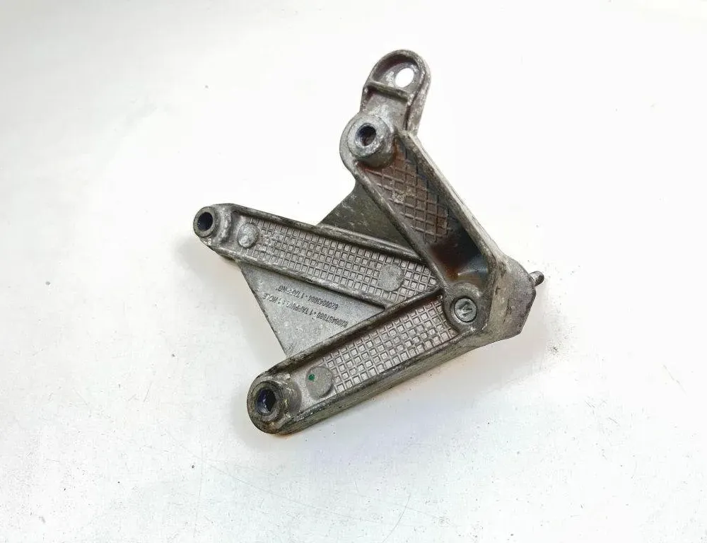 RENAULT Clio 3 generation (2005-2012) Lewy wspornik silnika 8200043084 31374932