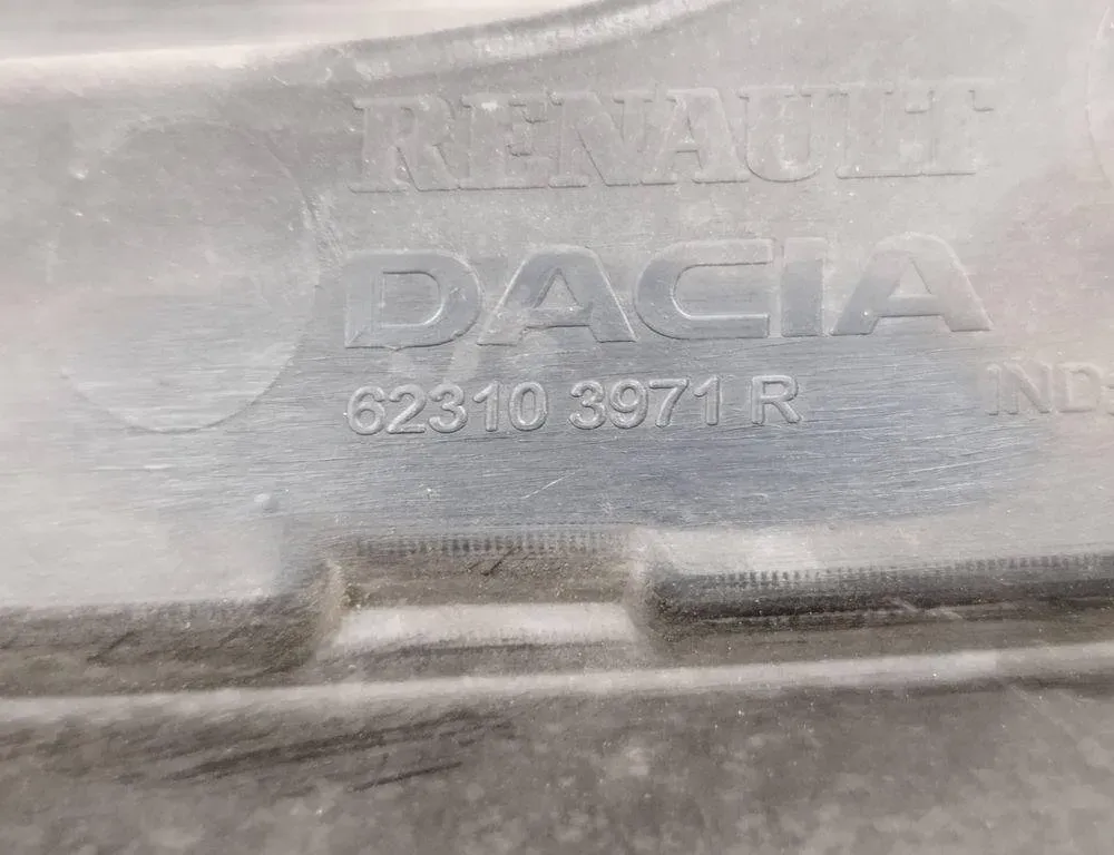 DACIA Logan 2 generation (2013-2020) Przedni górny grill 623103971R 31393223