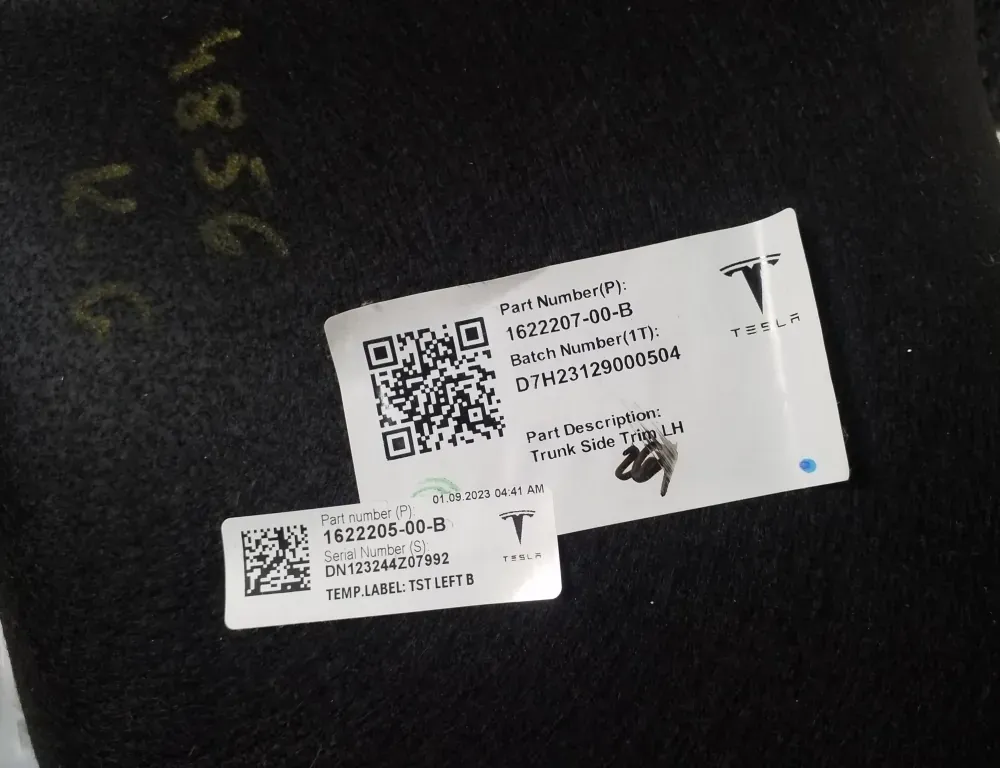 TESLA Model Y 1 generation (2020-2024) Left Side Trunk Trim 162220700B 35103307