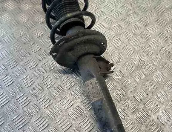 VOLKSWAGEN Passat B7 (2010-2015) Amortyzator przedni lewy 3Q0413031BN 32459285