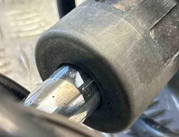 VOLKSWAGEN Passat B7 (2010-2015) Amortyzator przedni prawy 3Q0413031BN 32459294