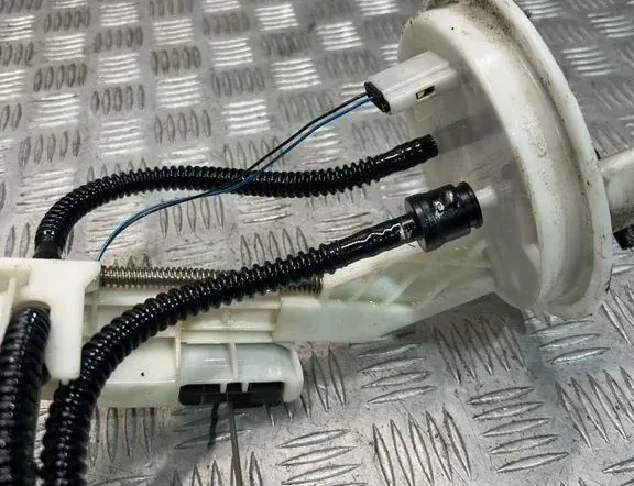 MERCEDES-BENZ C-Class W204/S204/C204 (2004-2015) W Zbiornikowej Pompie Paliwa A2044700594 35108907