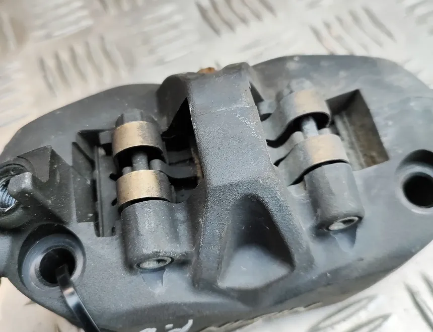 KAWASAKI GTR Zacisk hamulca przedniego prawego, prawy 43080-0086 33708405