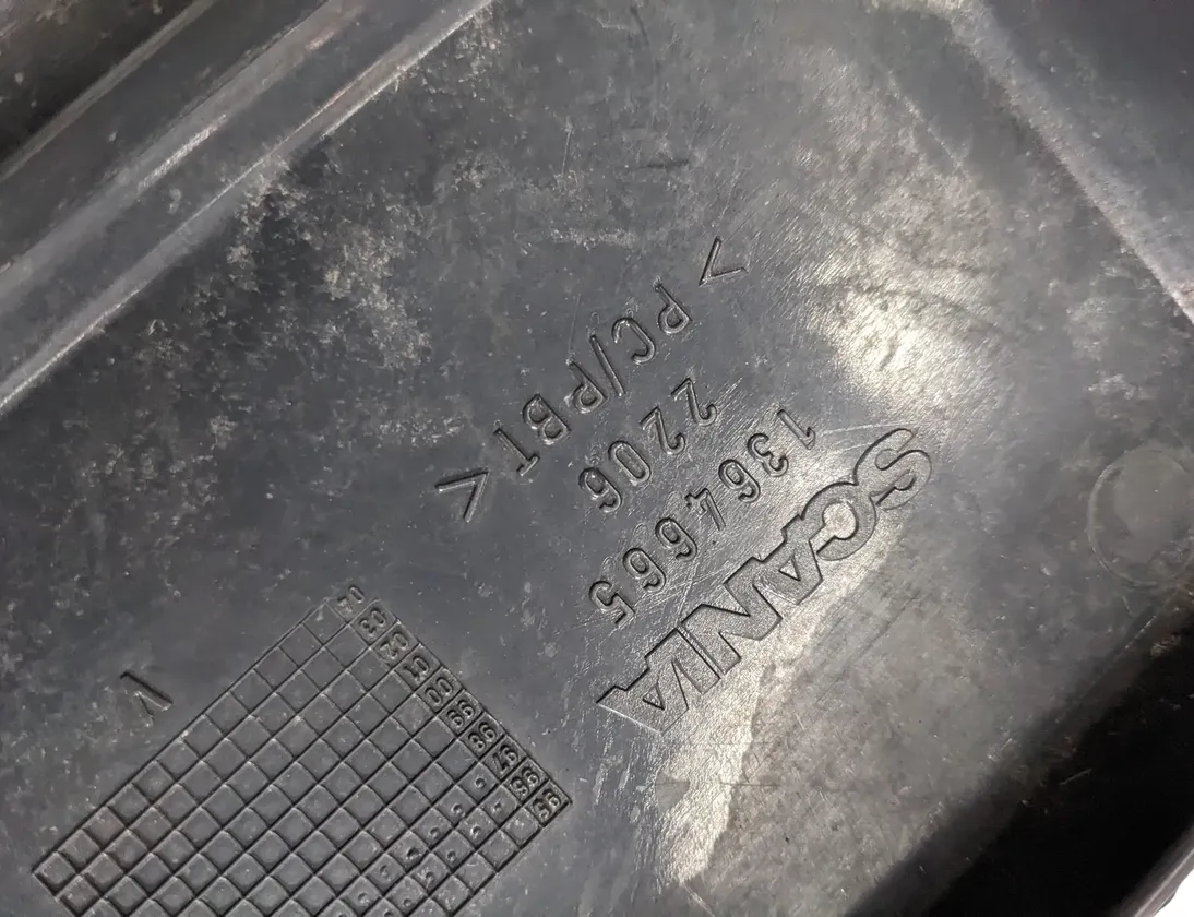 SCANIA P,G,R,T - series (2003-present) Plastik przedniego lewego błotnika 1364665,Ip1243 34936399