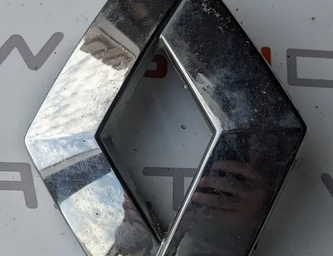 RENAULT TRUCKS Premium (1996-present) Odznaka maski 5010468906 31776606