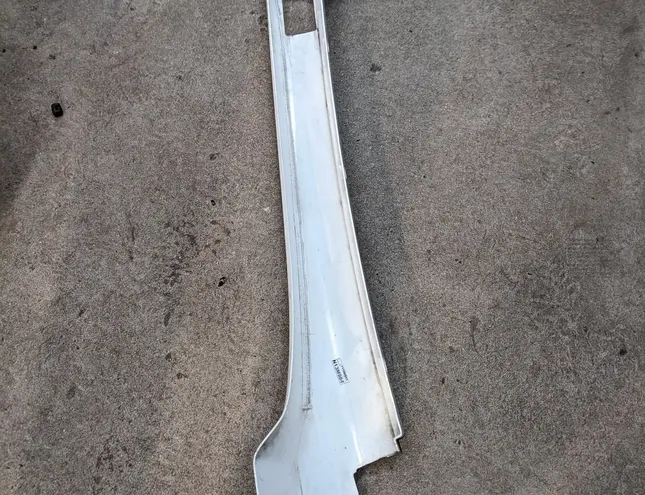 MAN TGL (2005-present) Listwa pionowa prawej szyby przedniej 81624100124,81624100128,Ip1099 33359929