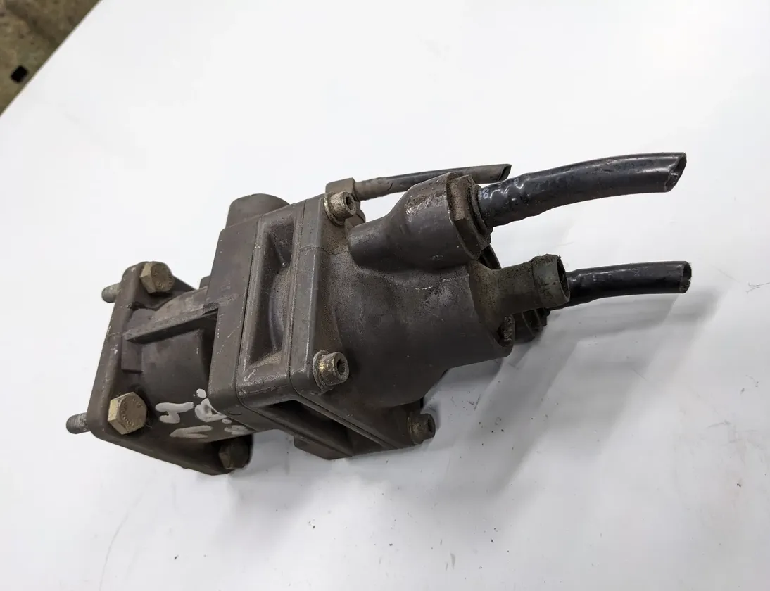 MERCEDES-BENZ LK/LN2 (1984-1998) Główny zawór hamulcowy 0481064205,0024317005,0024318105,0024318805,Ip1203 34218582